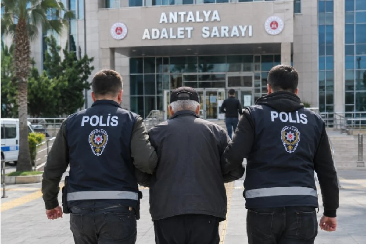 157 Yıl 1 Ay 15 G&uuml;n Hapis Cezasıyla Aranan Şahıs Yakalandı