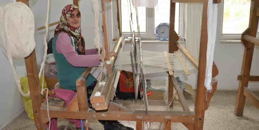 40 yıldır unutulan sanatı, 150 yıllık tezgahta canlandırdı