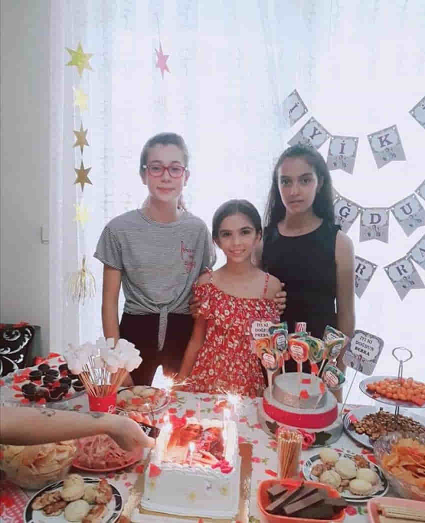 BERRA ÇİNAS'A DOĞUM GÜNÜ KUTLAMASI