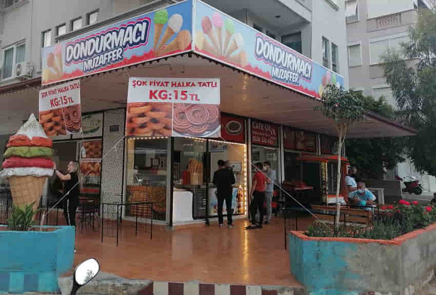 Alanya'ya Tatlıyı Sevdiren Efsane Dondurmacı Muzaffer Hizmetinizde