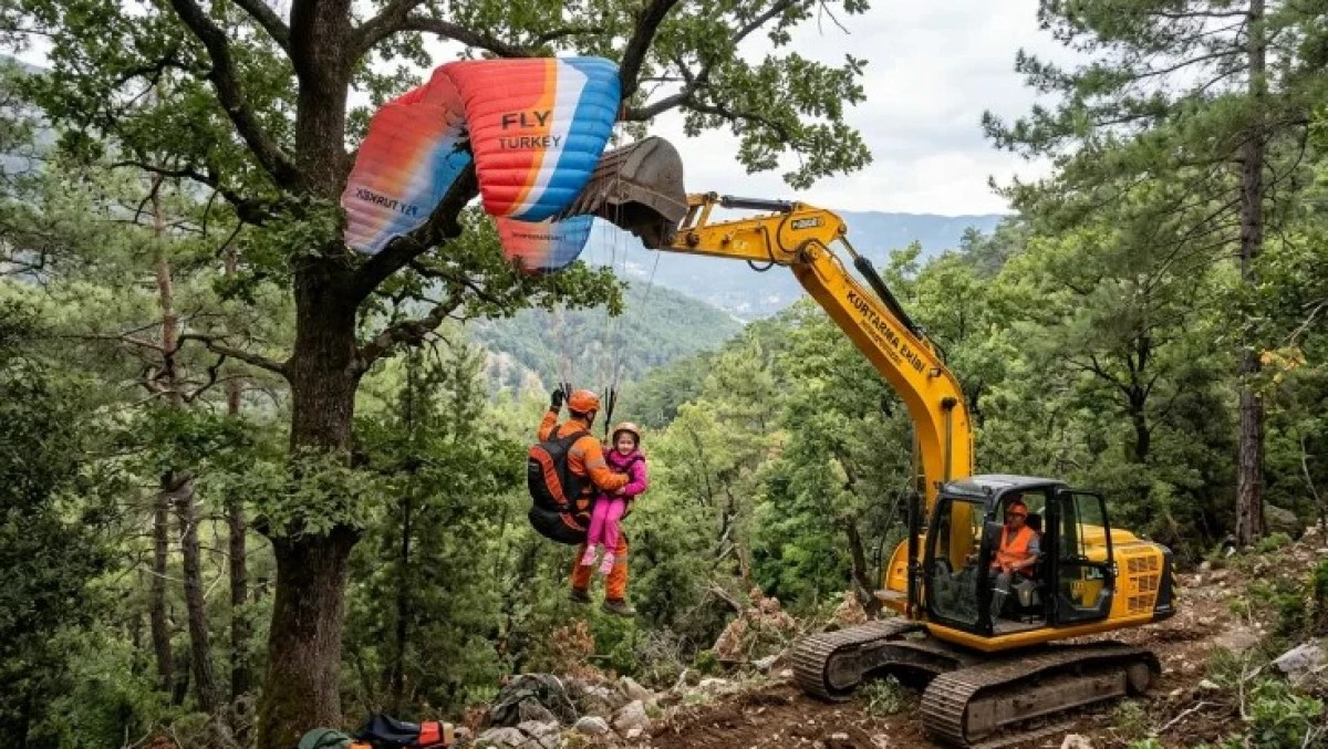 Ağa&ccedil;lara Y&ouml;nlendirdi, Faciayı &Ouml;nledi: Alanya&rsquo;da Yama&ccedil; Paraş&uuml;t&uuml;nde Soğukkanlılık Hayat Kurtardı
