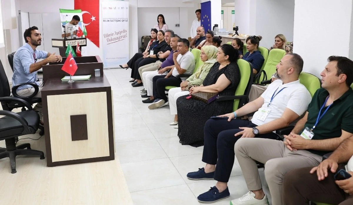 Akıllı Tarımda Dijitalleşme Eğitimi Alanyalı &Ccedil;ift&ccedil;ilerle Buluştu