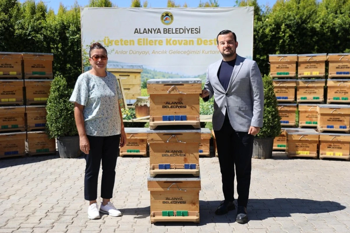 Alanya Belediyesi'nden Arıcılara 168 Kovan Desteği