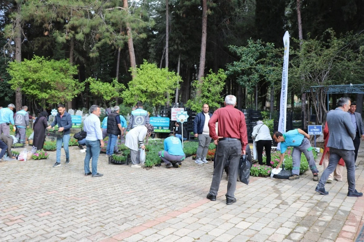 ALANYA BELEDİYESİ&rsquo;NDEN BAYRAM &Ouml;NCESİ 67 BİN &Ccedil;İ&Ccedil;EK DAĞITIMI