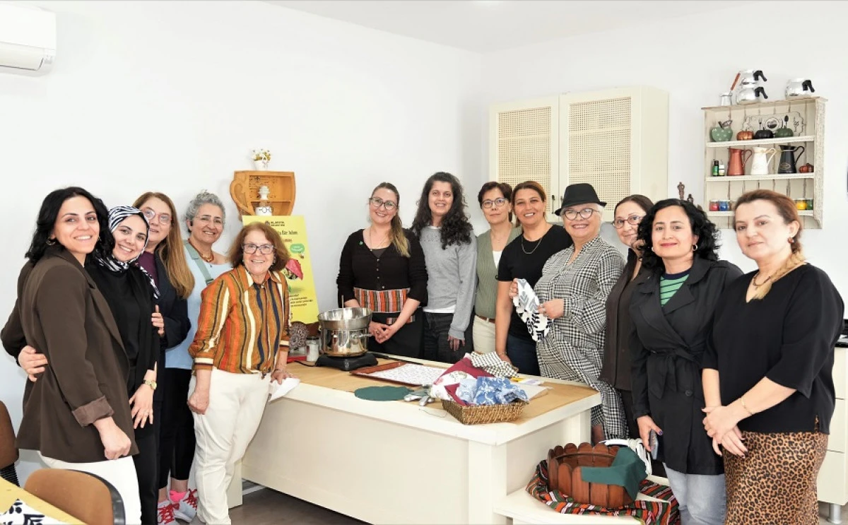 Alanya Belediyesi&rsquo;nden &Ccedil;evre Dostu At&ouml;lye: Balmumu Kumaş &Uuml;retimi &Ouml;ğretildi