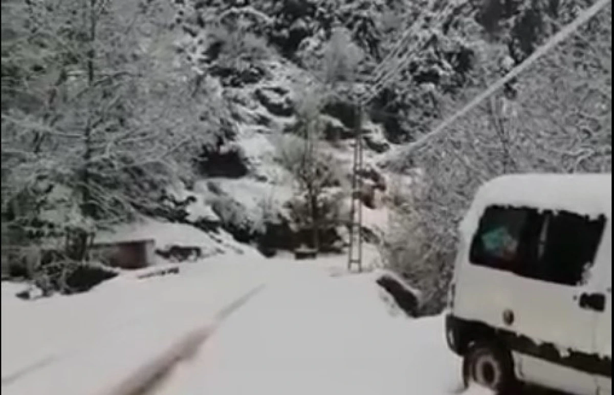 Alanya Sarıveliler Yolu Beyaza B&uuml;r&uuml;nd&uuml;, Kurumuş &Ccedil;eşmeler Suya Kavuştu