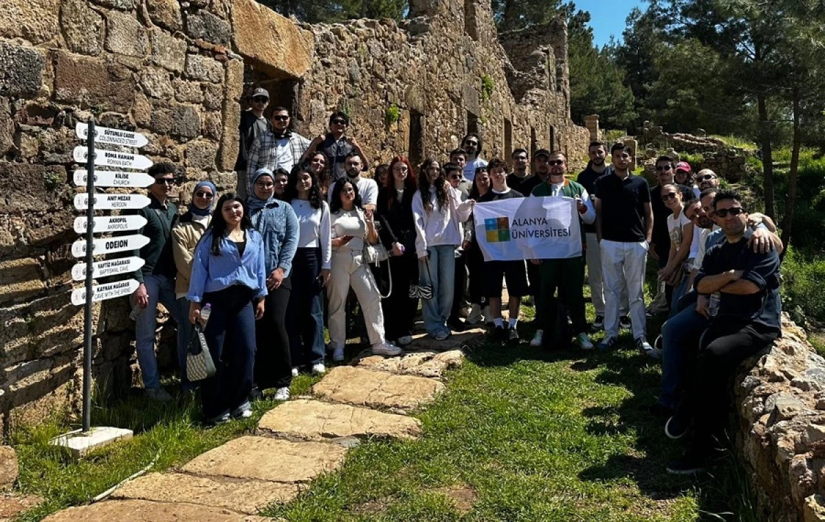 Alanya &Uuml;niversitesi &Ouml;ğrencilerinden Syedra Antik Kenti&rsquo;nde Tarihe Yolculuk