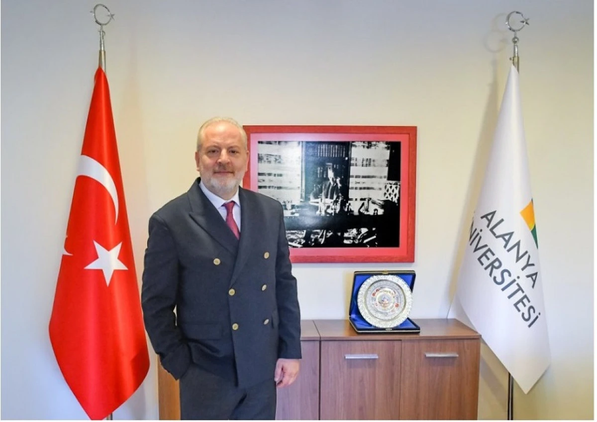 Alanya &Uuml;niversitesi Rekt&ouml;r&uuml; Sağer, &Uuml;AK Toplantısına Katıldı
