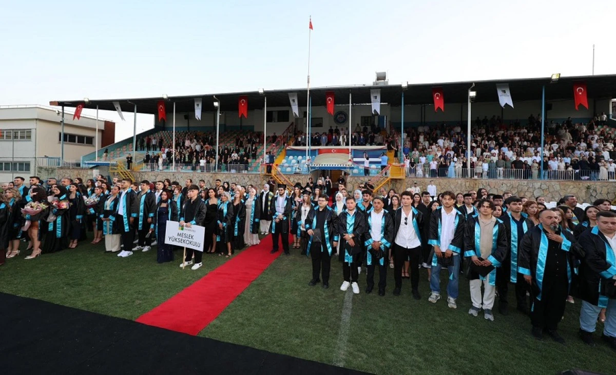 Alanya &Uuml;niversitesi&rsquo;nde Mezuniyet Coşkusu