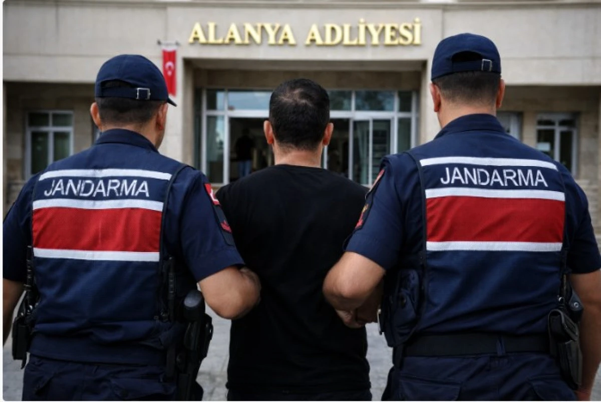 Alanya&rsquo;da 27 Yıl Hapisle Aranan Firari Yakalandı