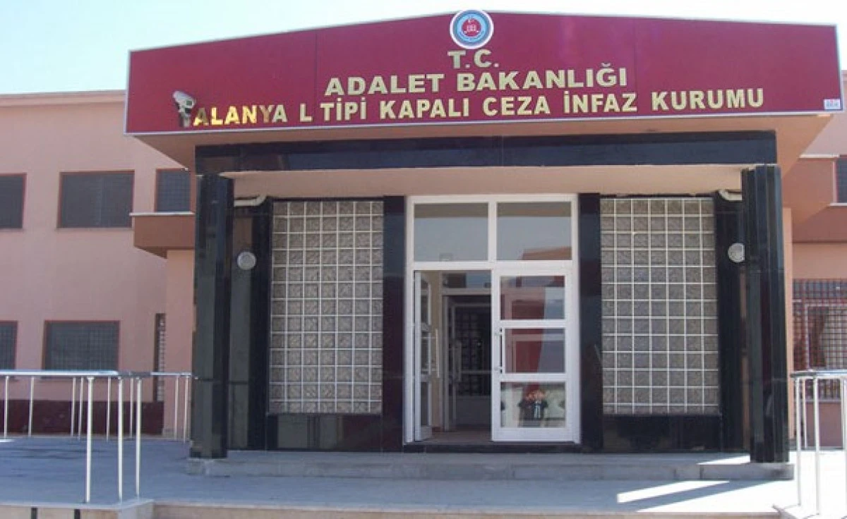 Alanya&rsquo;da 6 ayrı su&ccedil;tan aranan ş&uuml;pheli yakalandı