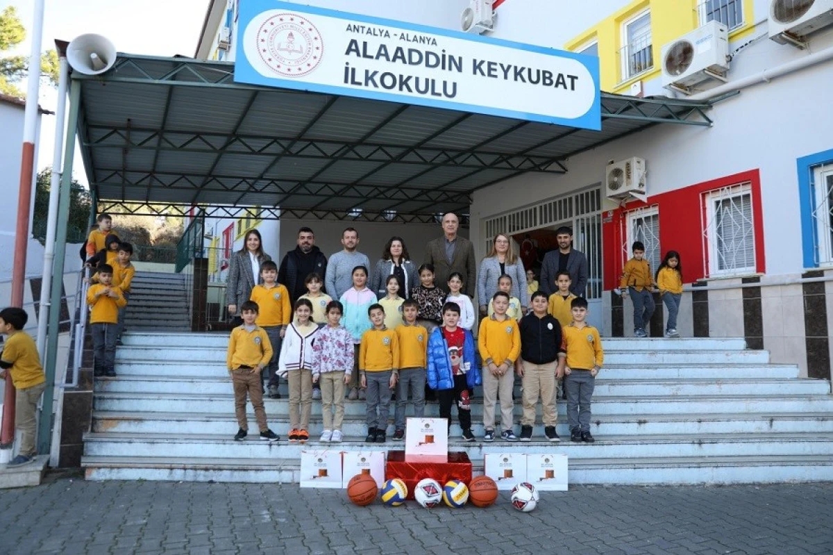 Alanya&rsquo;da Atık Pil Toplama Yarışmasında Okullara Spor Ve &Ccedil;evre &Ouml;d&uuml;l&uuml;