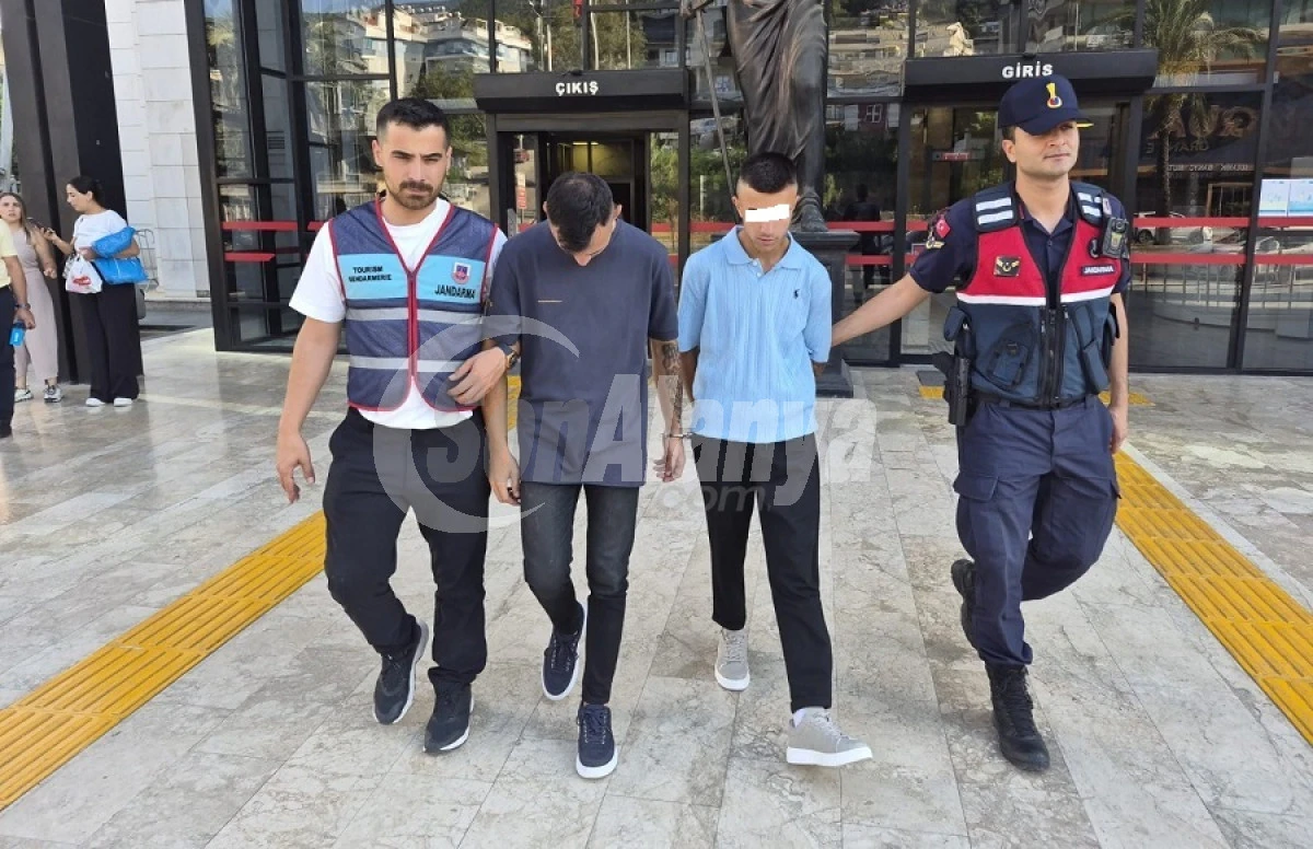Alanya&rsquo;da Ayakkabı Mağazasını Soyan 2 Ş&uuml;pheli Tutuklandı