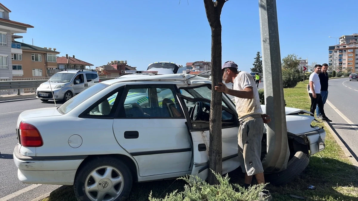 Alanya&rsquo;da D-400&rsquo;de kaza: Yolcu yaralandı
