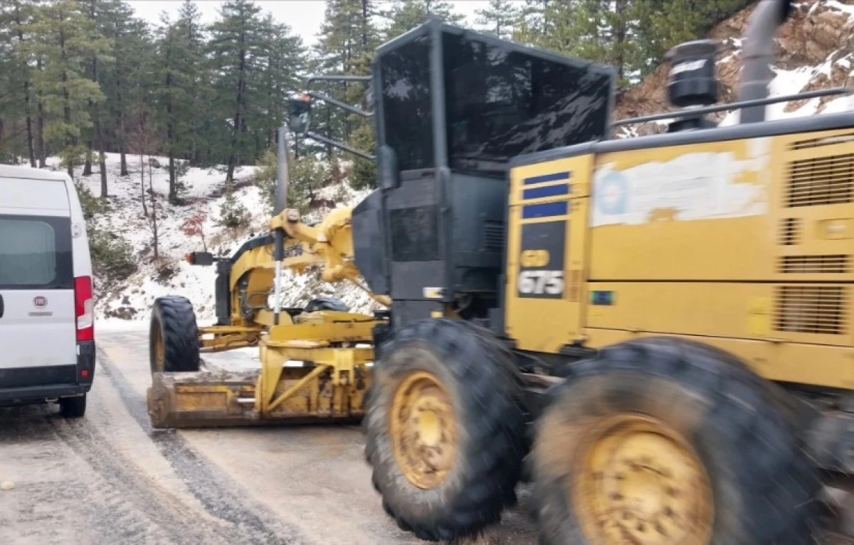ALANYA&rsquo;DA DOLU VE KAR YAĞIŞI HAYATI OLUMSUZ ETKİLEDİ