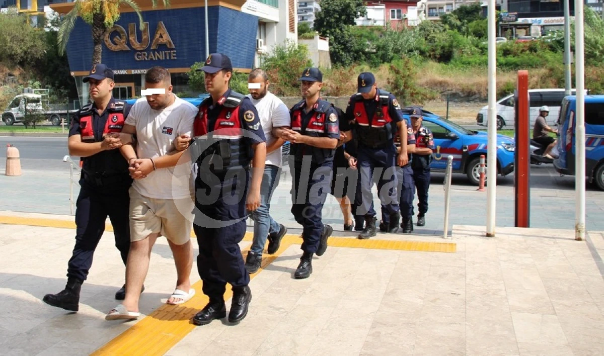 Alanya&rsquo;da Emlak Ofisini Kurşunlayan 2 Ş&uuml;pheli Tutuklandı