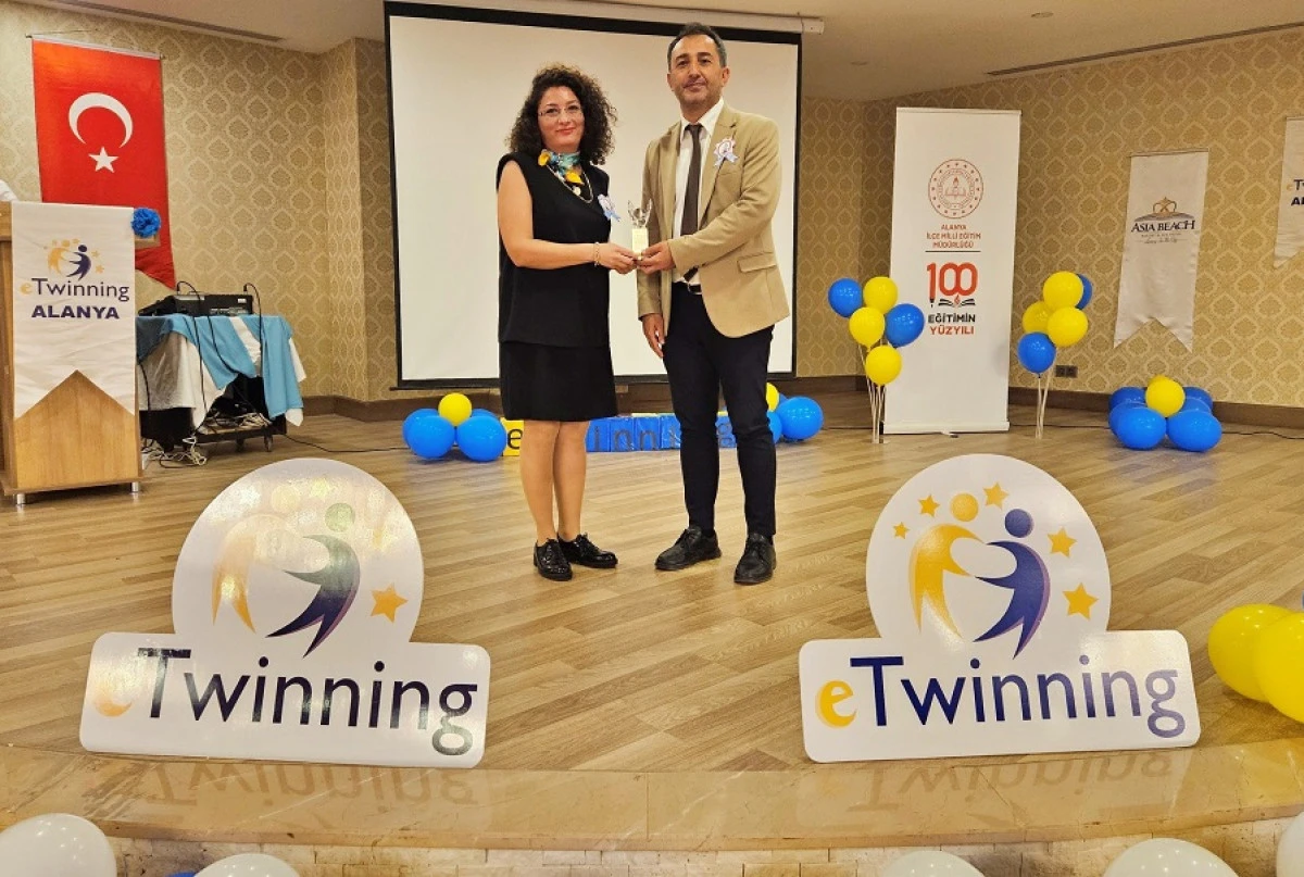 ALANYA&rsquo;DA ETWİNNİNG BAŞARISI TA&Ccedil;LANDIRILDI