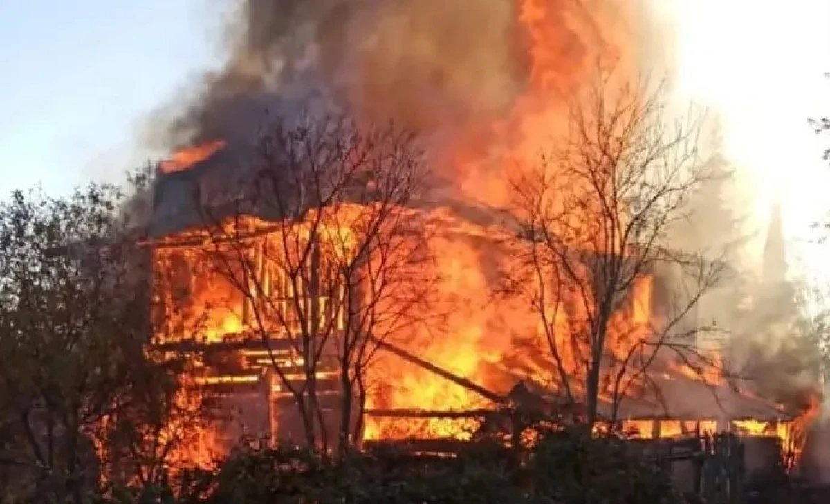 Alanya&rsquo;da Ev Yangını Can Aldı: 70 Yaşındaki Vatandaş Hayatını Kaybetti