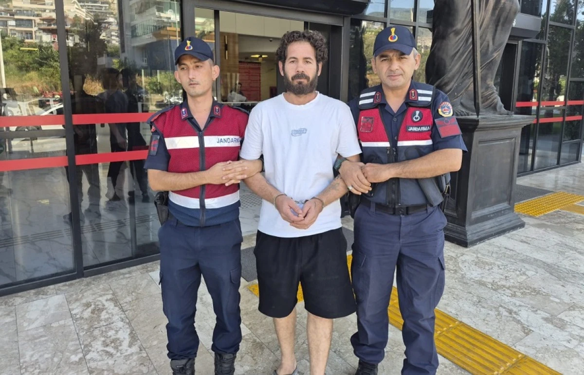 Alanya&rsquo;da Firari H&uuml;k&uuml;ml&uuml; Jandarmadan Ka&ccedil;amadı