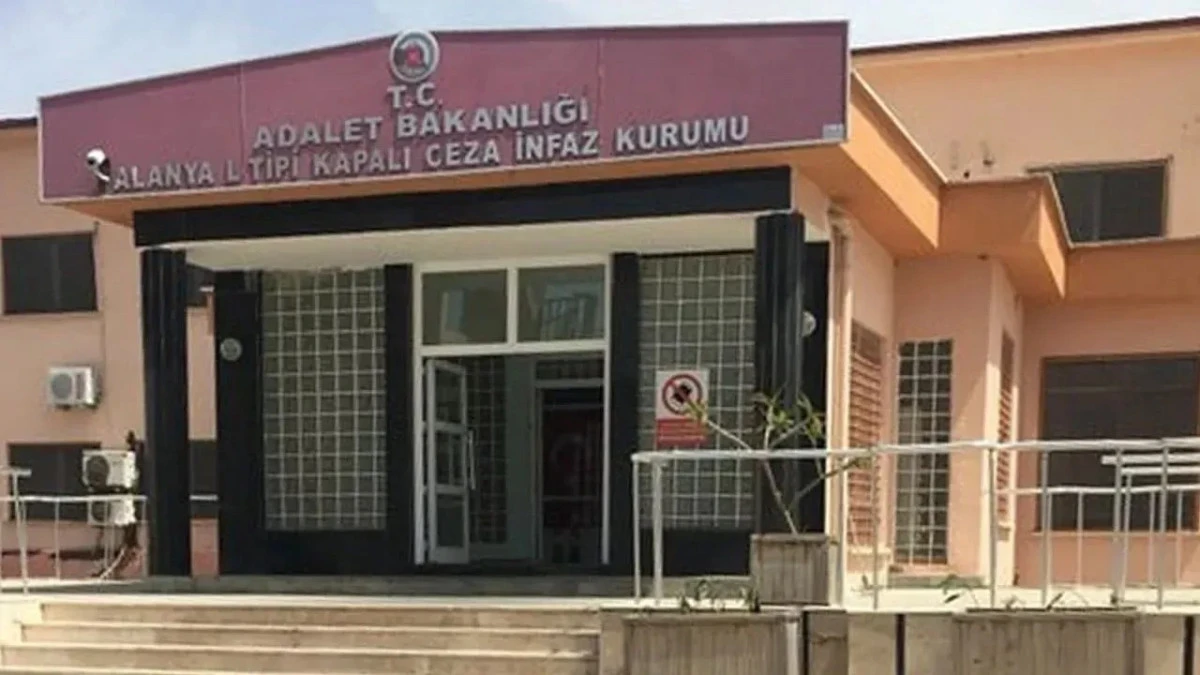 Alanya&rsquo;da Firari H&uuml;k&uuml;ml&uuml; Jandarmadan Ka&ccedil;amadı