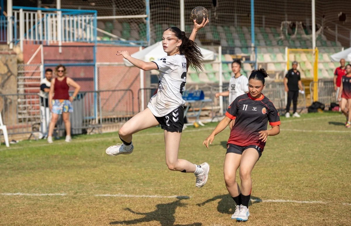 Alanya'da Hentbol Ş&ouml;leni Sona Erdi: 2 Bin Kişilik Dev Organizasyonda Şampiyonlar Belli Oldu