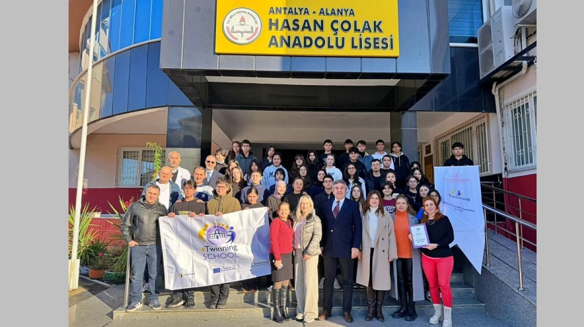 Alanya&rsquo;da İki Okula eTwinning Okulu Plaketi
