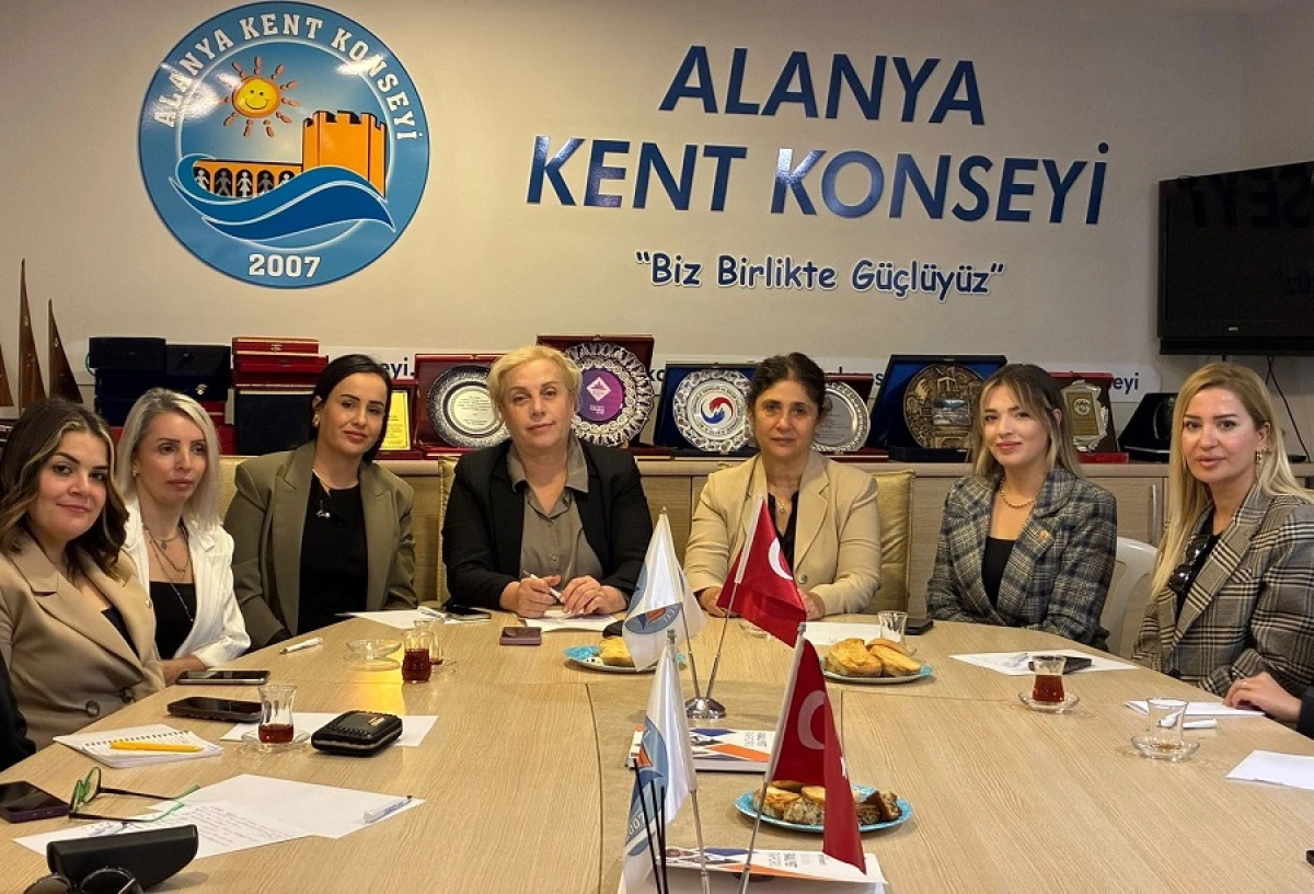 Alanya’da kadın örgütleri 5 Aralık için bir araya geldi