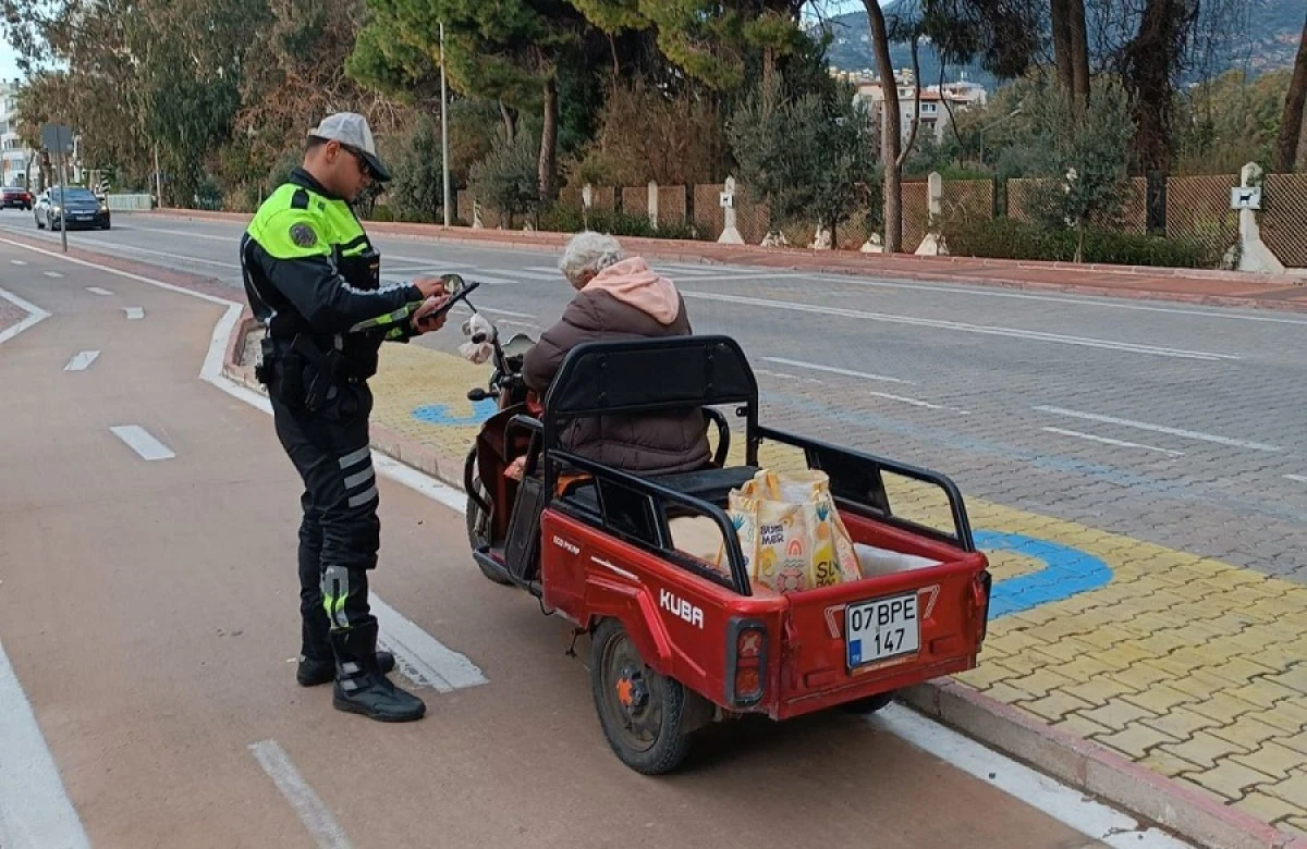 Alanya&rsquo;da Kaldırım Ve Yaya Ge&ccedil;idi Denetimi