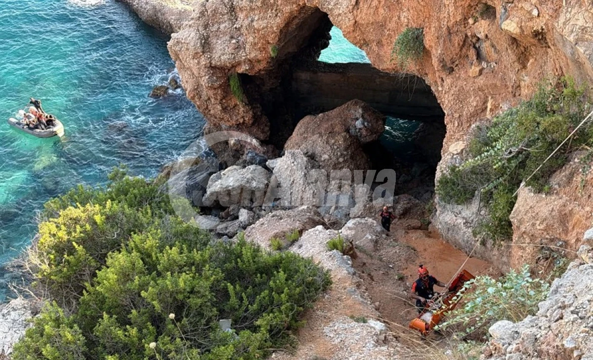 Alanya&rsquo;da Kayalıklarda Ayağını Burkan Vatandaş Kurtarıldı