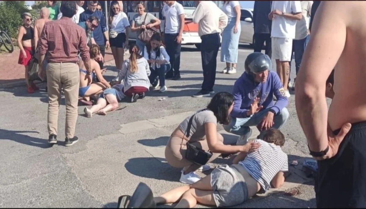 Alanya&rsquo;da Motosikletin &Ccedil;arptığı 2 Yabancı Turist Yaralandı