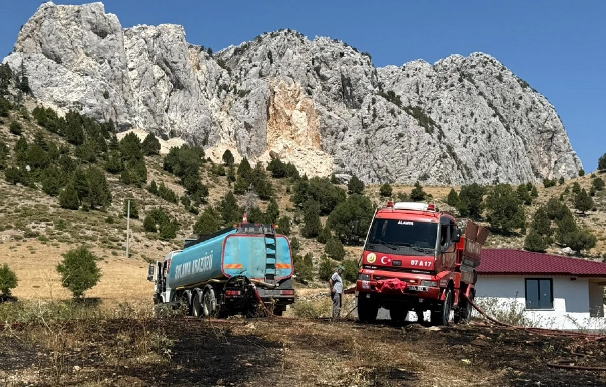 Alanya&rsquo;da Otluk Alanda &Ccedil;ıkan Yangın S&ouml;nd&uuml;r&uuml;ld&uuml;
