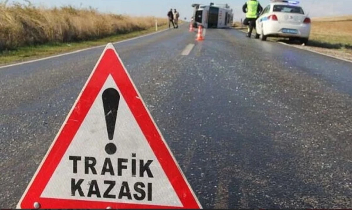 Alanya’da otomobil ile çarpışan motosiklette 2 kişi yaralandı