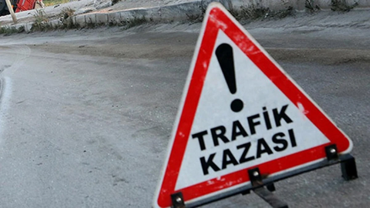 Alanya&rsquo;da Otomobille Motosiklet &Ccedil;arpıştı: 1 Yaralı