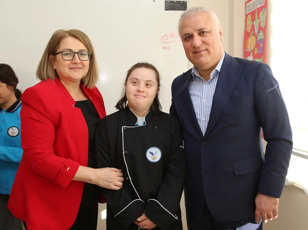 Alanya’da Özel Öğrencilerin Aşçı Üniforması Heyecanı