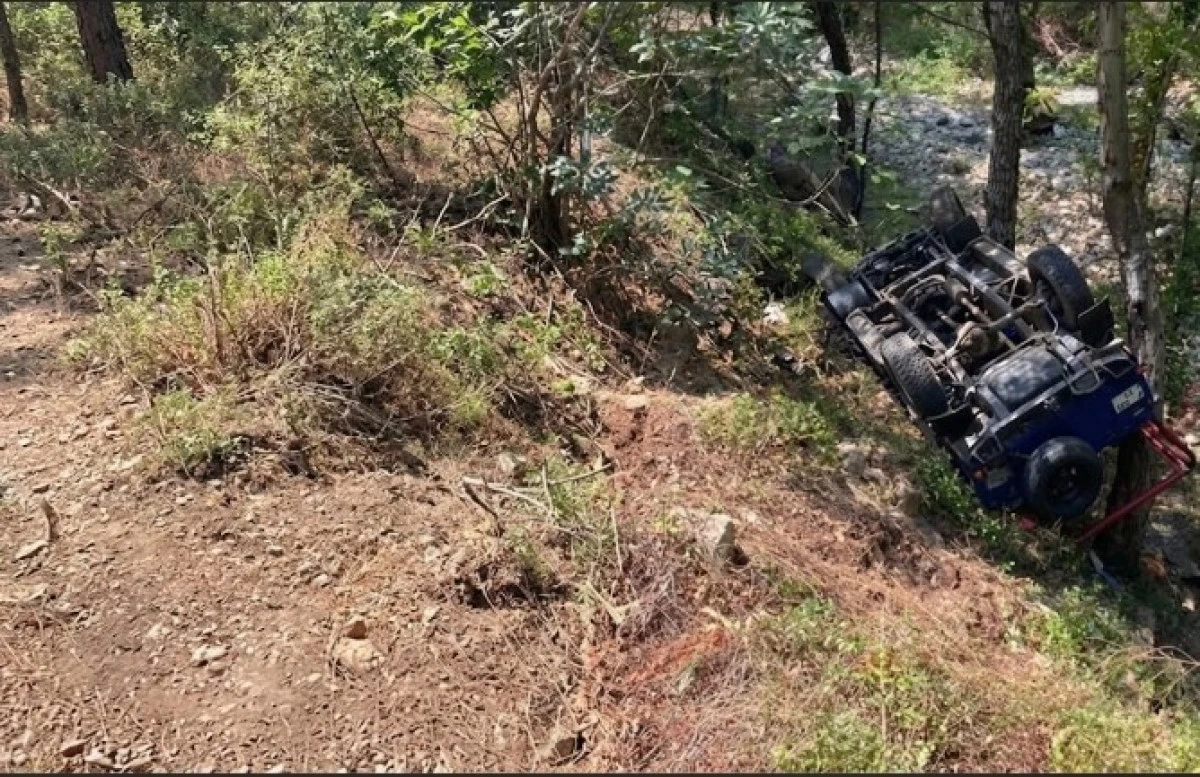 Alanya&rsquo;da Safari Aracı 3 Metre Aşağıya Devrildi: 11 Yaralı