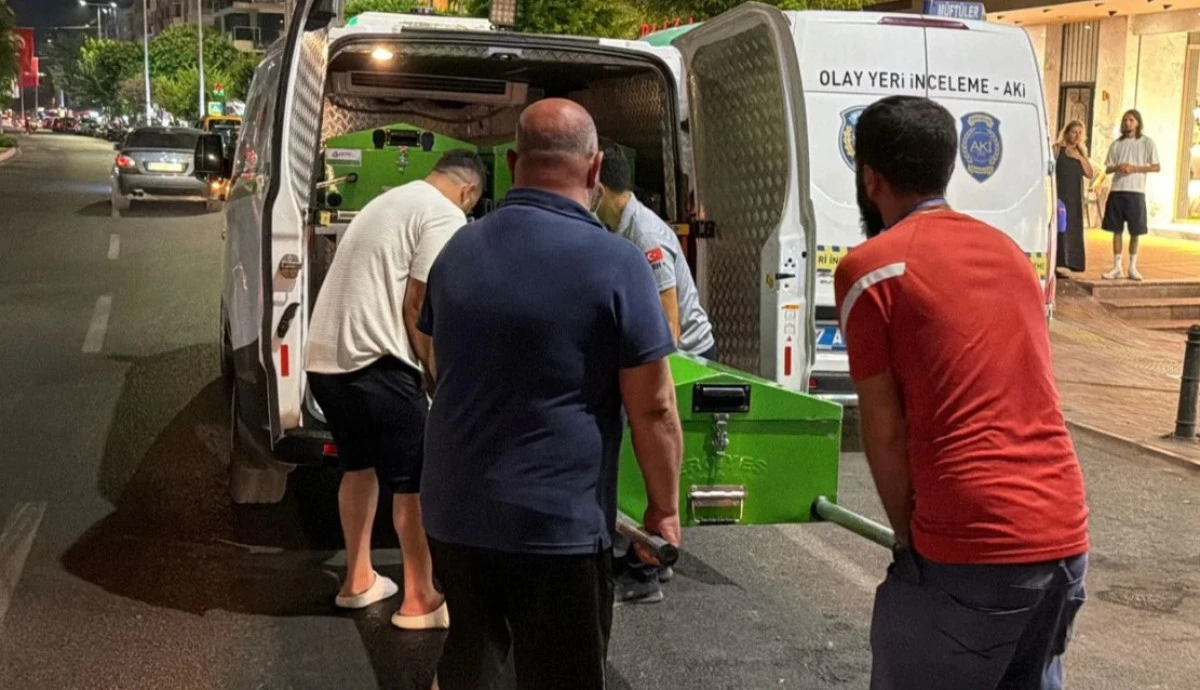 Alanya&rsquo;da tatil kabusa d&ouml;nd&uuml;! İsve&ccedil;li turist otel odasında &ouml;l&uuml; bulundu