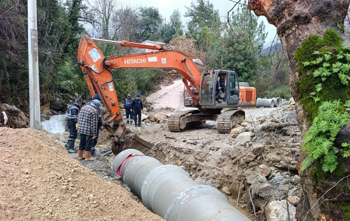 Alanya&rsquo;da Tıkanan Menfezlere B&uuml;y&uuml;kşehir M&uuml;dahalesi
