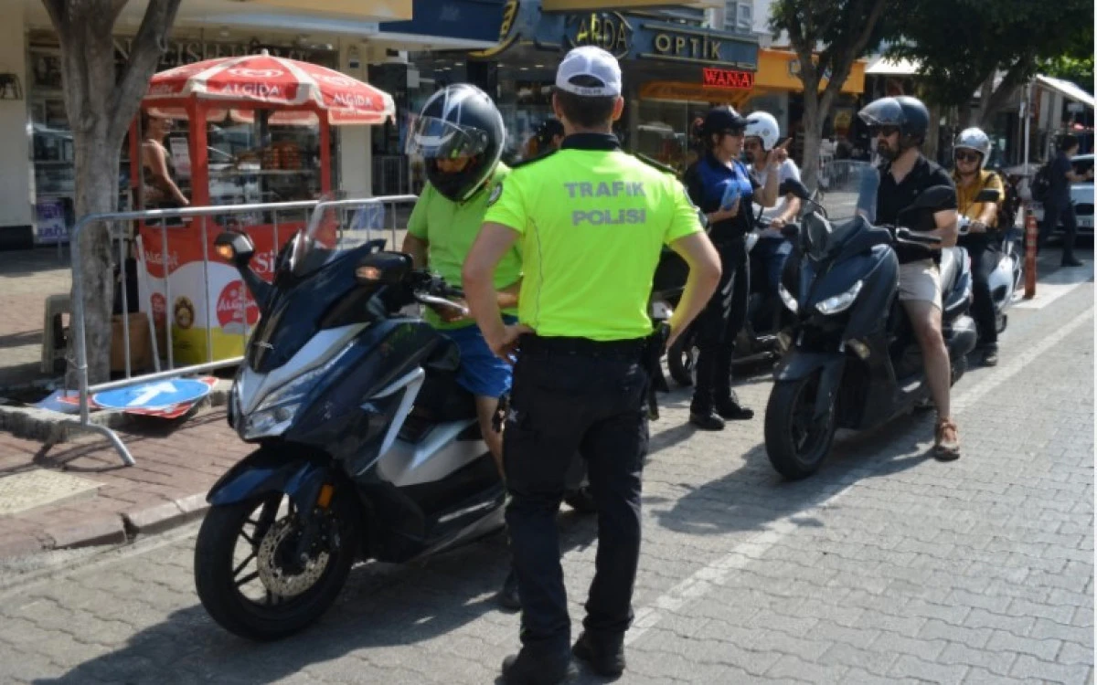 ALANYA&rsquo;DA TRAFİK DENETİMLERİ ARALIKSIZ S&Uuml;R&Uuml;YOR