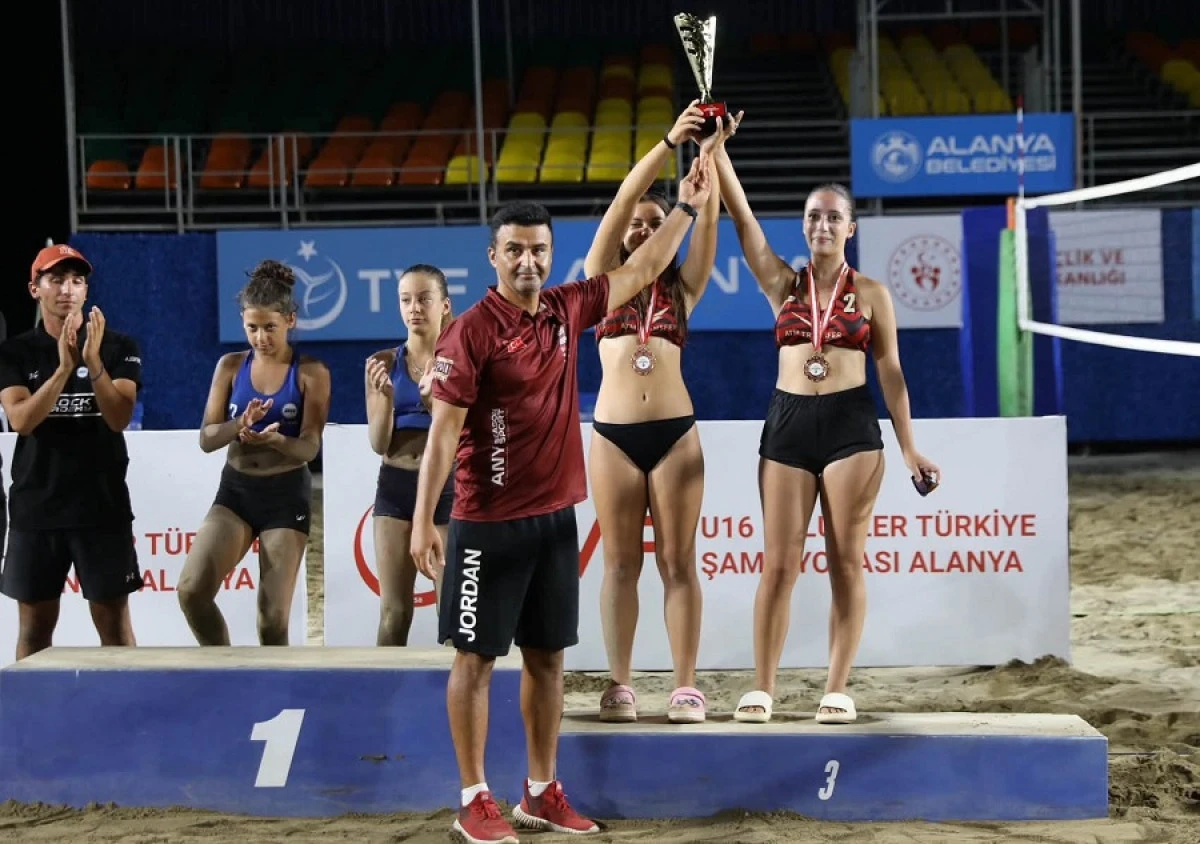 Alanya&rsquo;da U16 Kul&uuml;pler T&uuml;rkiye Şampiyonası Sona Erdi