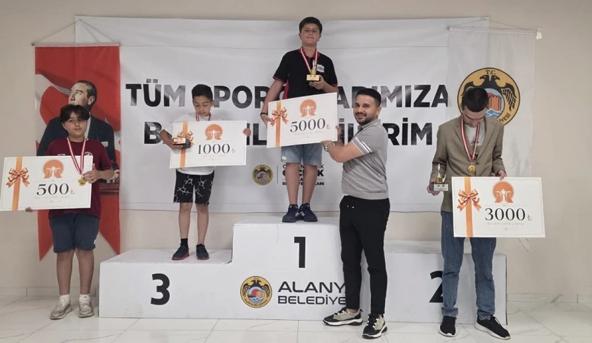 Alanya&rsquo;da UKD Performans Satran&ccedil; Turnuvası B&uuml;y&uuml;k İlgi G&ouml;rd&uuml;