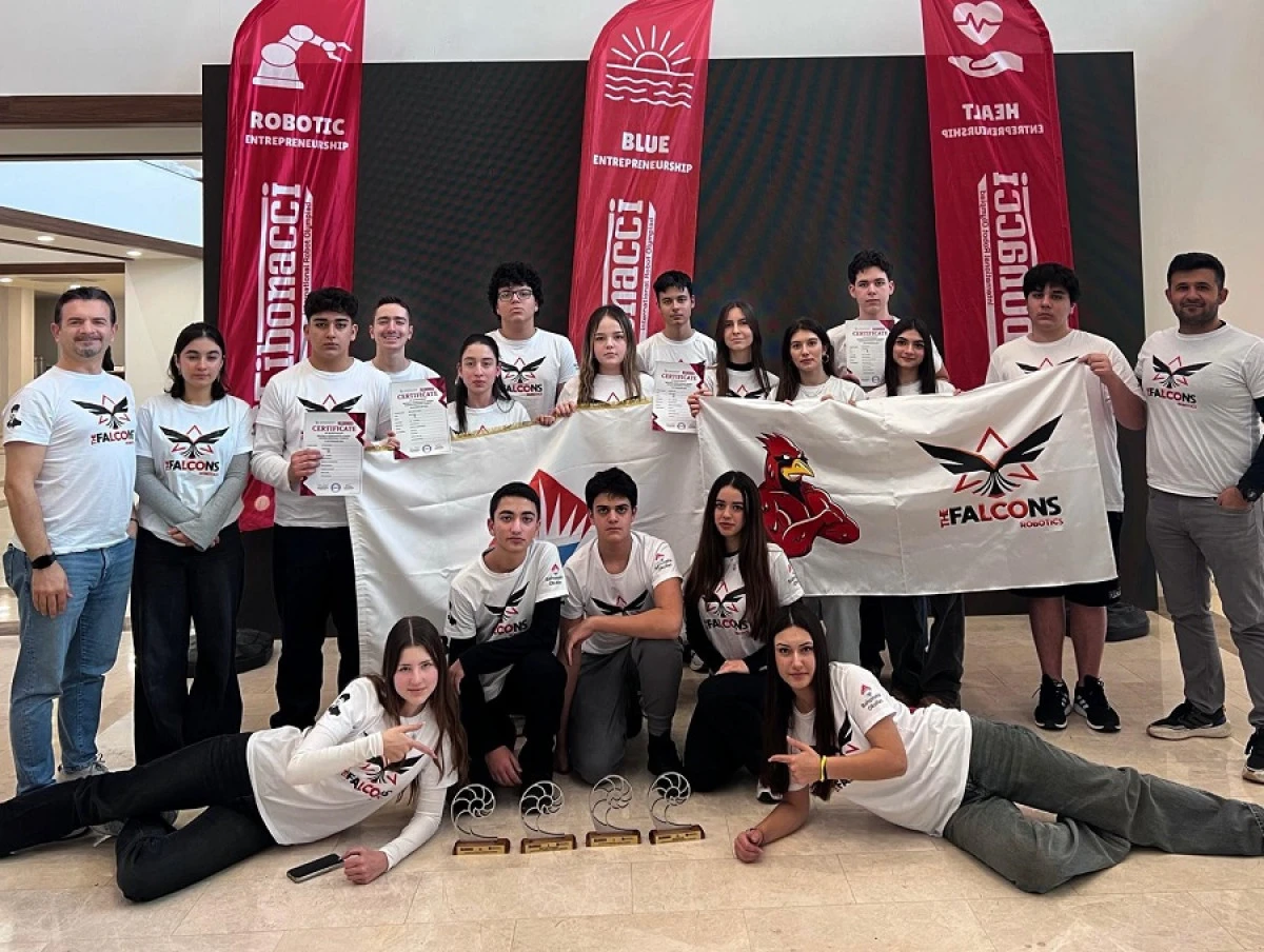Alanyalı &ouml;ğrenciler robot olimpiyatlarında madalyaları topladı