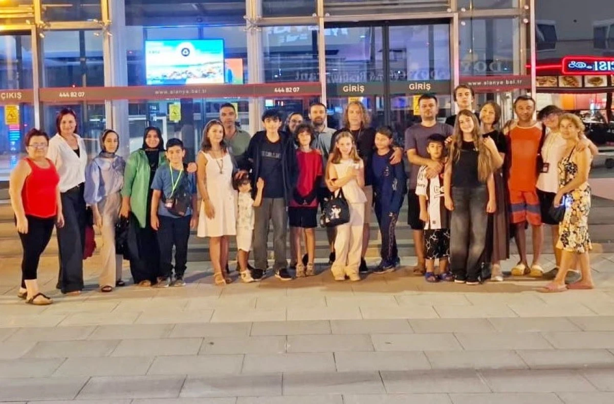 Alanyalı &Ouml;ğrenciler Yunanistan'daki Yaz Kampından D&ouml;nd&uuml;