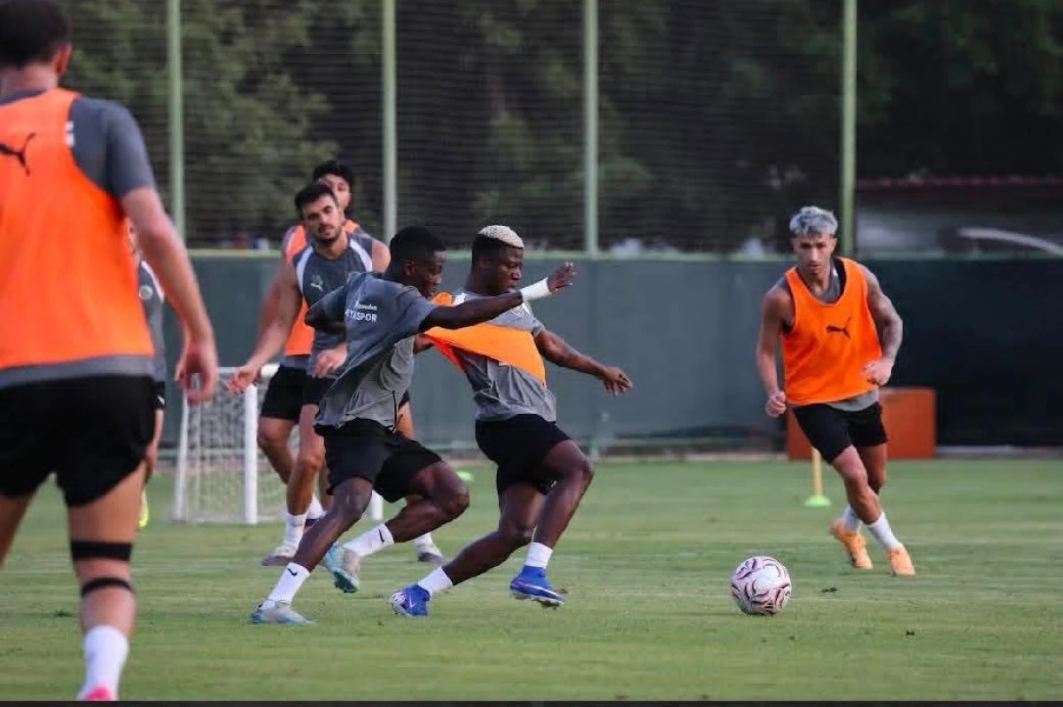 Alanyaspor Burdur'da Coşkuyla Karşılandı