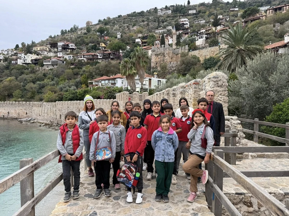 “Alanya’yı Keşfediyorum” Projesi Kapsamında Öğrencilerden Kaymakam Öztürk’e Ziyaret