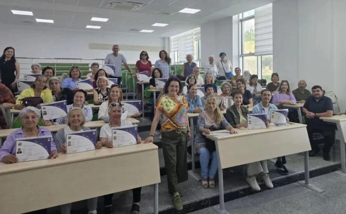 ALK&Uuml; 60+ Tazelenme &Uuml;niversitesi&rsquo;nde Model U&ccedil;ak Heyecanı