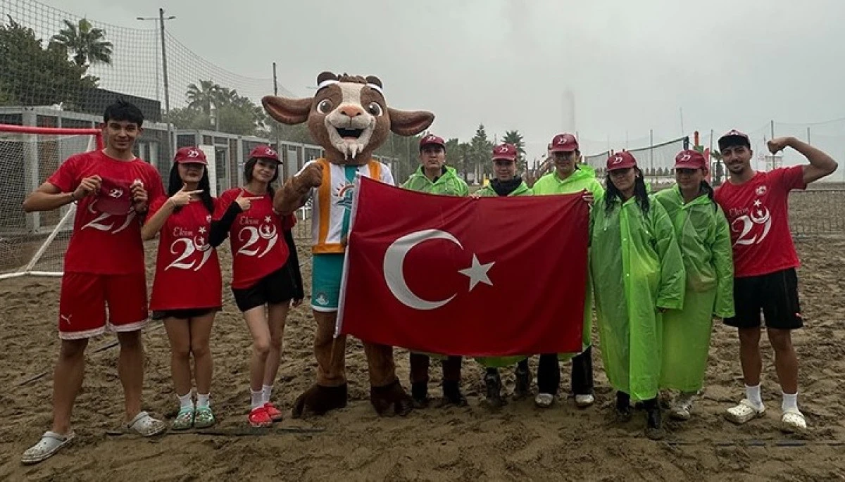 ALK&Uuml; &ouml;ğrencilerinden Cumhuriyet Bayramı kutlaması