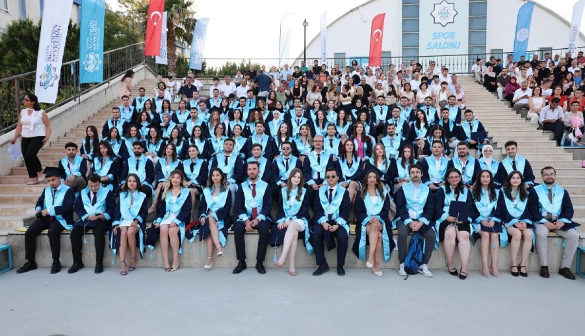 ALK&Uuml; Tıp Fak&uuml;ltesi'nde 90 Gen&ccedil; Hekim Mezun Oldu