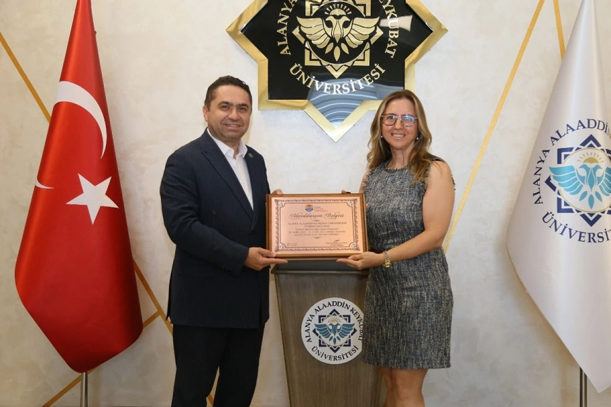 ALK&Uuml; Turizm Fak&uuml;ltesine TURAK&rsquo;tan Tam Akreditasyon Belgesi