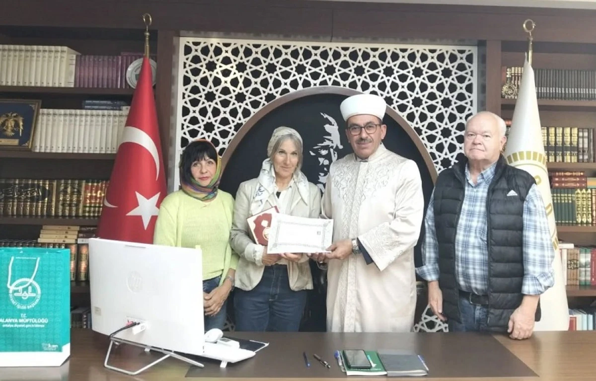 Alman vatandaşı Çift Alanya Müftülüğünde Müslüman Oldu