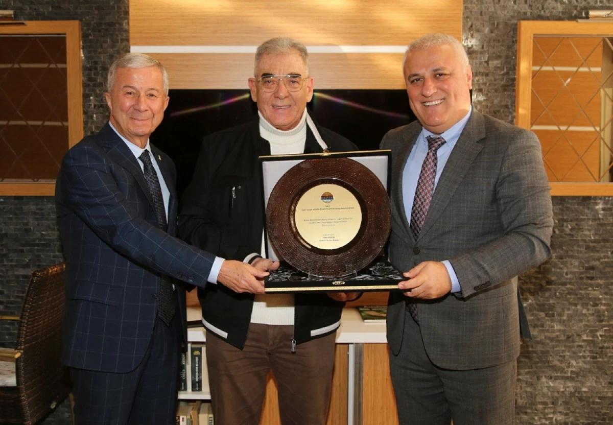 ALTSO Başkanı Erdem’den vergi rekortmenlerine plaket